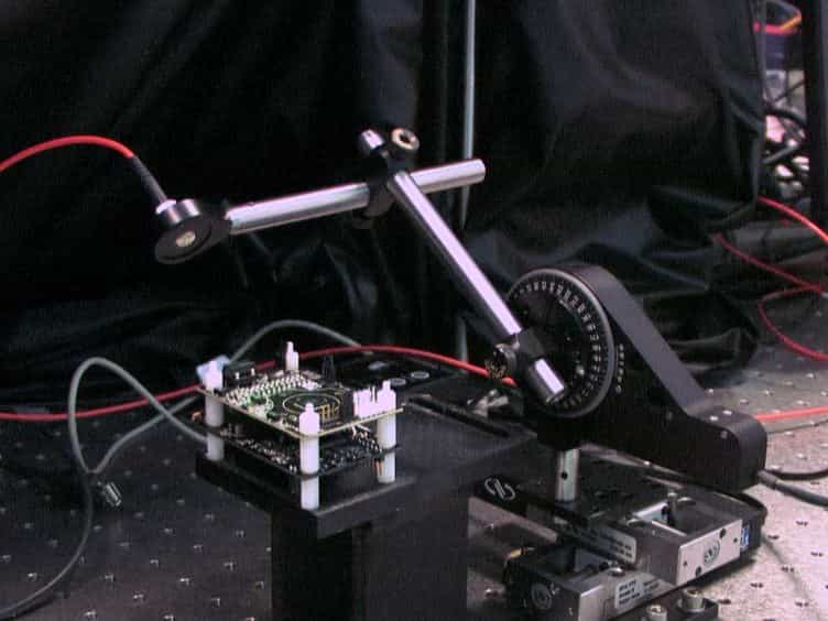 Lensfree On-chip Tomographic Microscopy Employing Multi-angle Illumination and Pixel Super-resolution