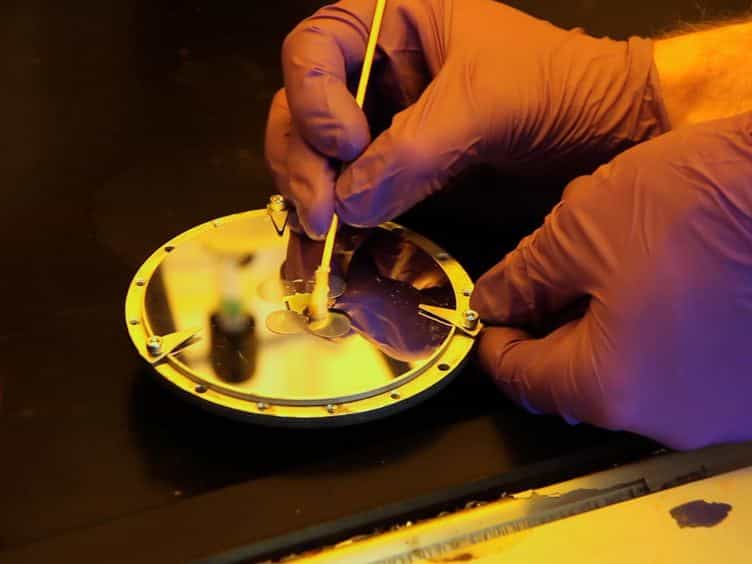 Template Directed Synthesis of Plasmonic Gold Nanotubes with Tunable IR Absorbance