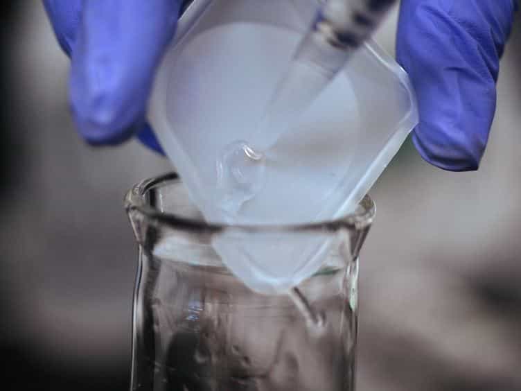 A Microplate Assay to Assess Chemical Effects on RBL-2H3 Mast Cell Degranulation: Effects of Triclosan without Use of an Organic Solvent