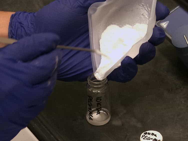 Microwave-assisted Functionalization of Polyethylene glycol and On-resin Peptides for Use in Chain Polymerizations and Hydrogel Formation