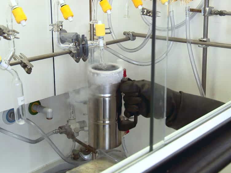 Analysis of Volatile and Oxidation Sensitive Compounds Using a Cold Inlet System and Electron Impact Mass Spectrometry