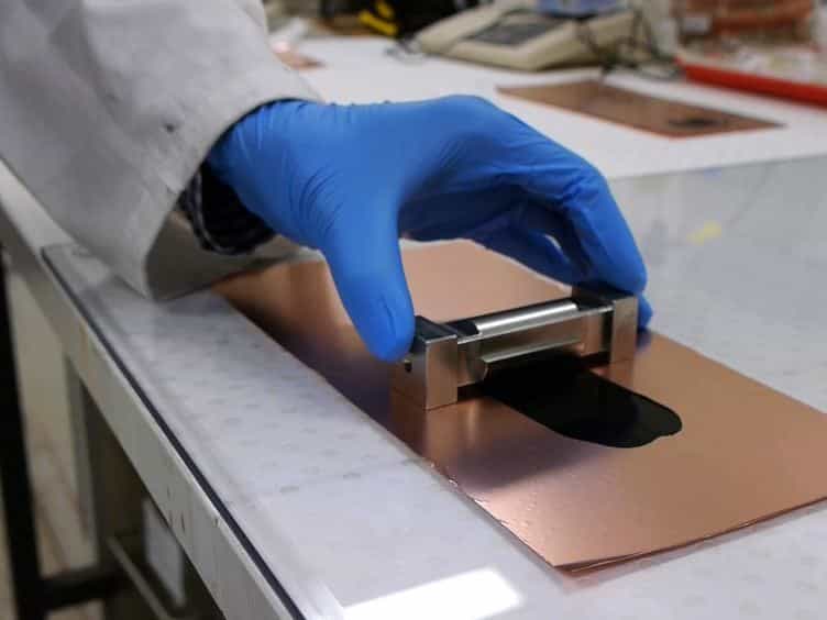 In Situ Neutron Powder Diffraction Using Custom-made Lithium-ion Batteries