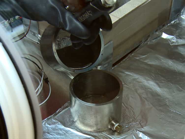 Ultrasound Velocity Measurement in a Liquid Metal Electrode