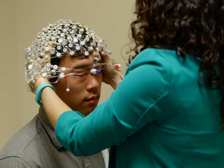 Measurement of Neurophysiological Signals of Ignoring and Attending Processes in Attention Control