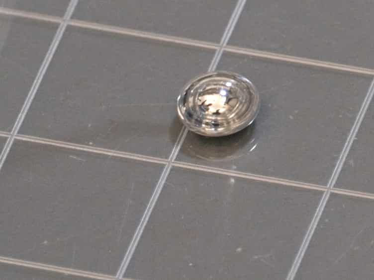 A Method to Manipulate Surface Tension of a Liquid Metal via Surface Oxidation and Reduction