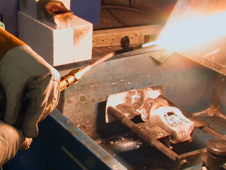 Indirect Fabrication of Lattice Metals with Thin Sections Using Centrifugal Casting