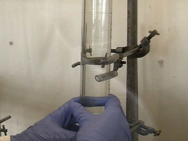 A Simple, Low-cost, and Robust System to Measure the Volume of Hydrogen Evolved by Chemical Reactions with Aqueous Solutions