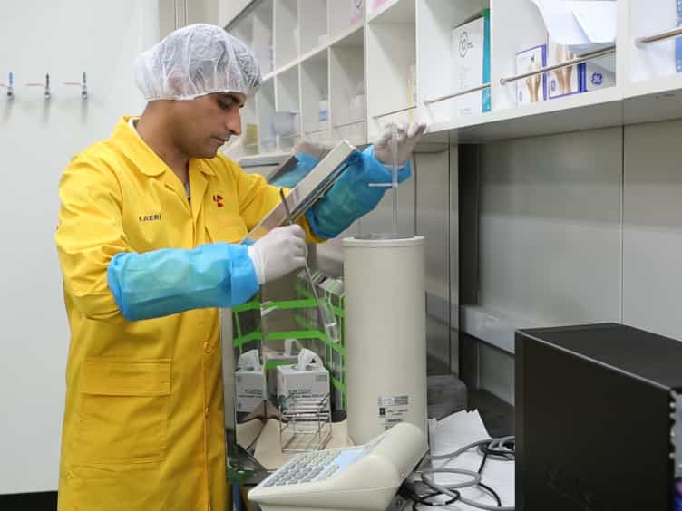 An Optimized Protocol for the Efficient Radiolabeling of Gold Nanoparticles by Using a 125I-labeled Azide Prosthetic Group