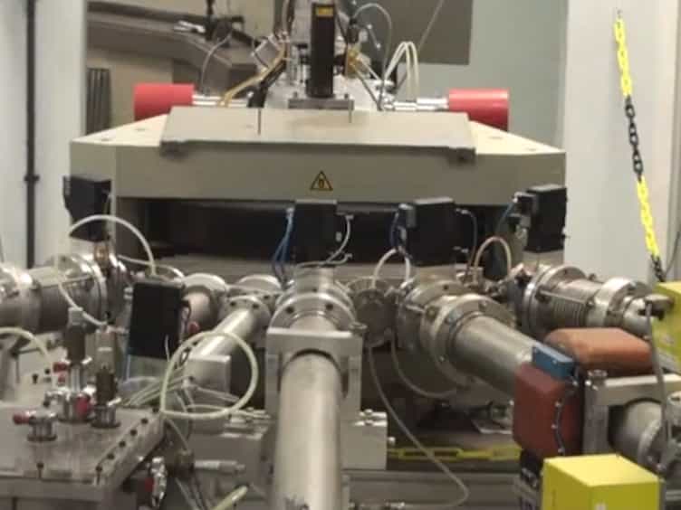 In Situ Detection and Single Cell Quantification of Metal Oxide Nanoparticles Using Nuclear Microprobe Analysis