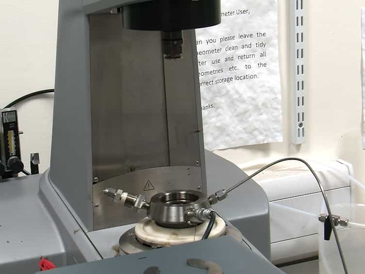 Measurement of the Rheology of Crude Oil in Equilibrium with CO2 at Reservoir Conditions
