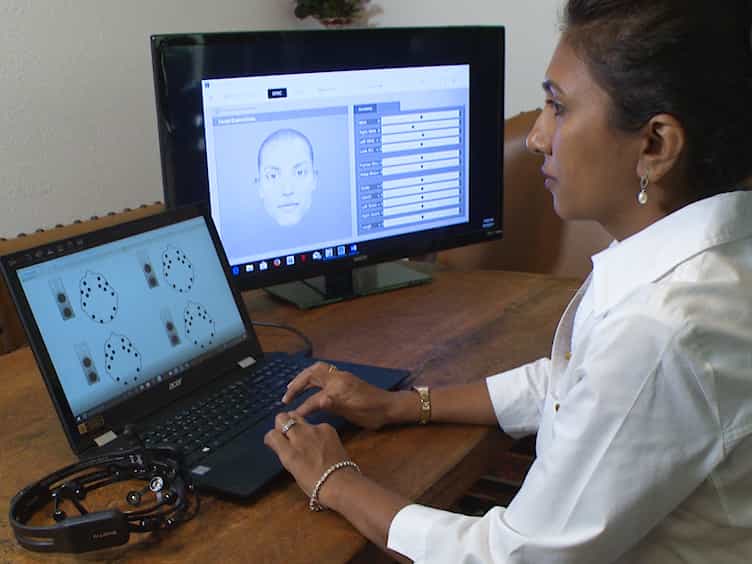 A Community-based Stress Management Program: Using Wearable Devices to Assess Whole Body Physiological Responses in Non-laboratory Settings