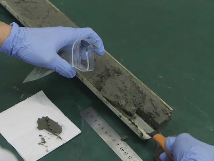 Preparation of Authigenic Pyrite from Methane-bearing Sediments for In Situ Sulfur Isotope Analysis Using SIMS