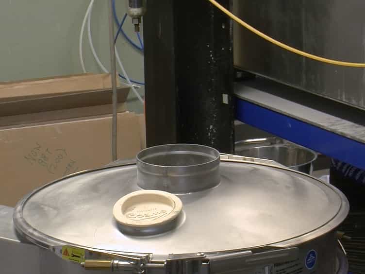 Operation of a 25 KWth Calcium Looping Pilot-plant with High Oxygen Concentrations in the Calciner