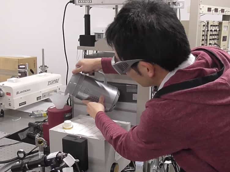 Novel Techniques for Observing Structural Dynamics of Photoresponsive Liquid Crystals