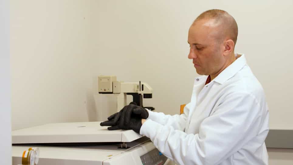 SA-β-Galactosidase-Based Screening Assay for the Identification of Senotherapeutic Drugs