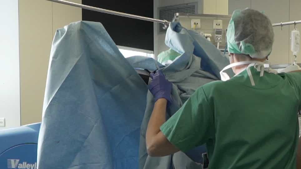 Vessel-sparing Excision and Primary Anastomosis