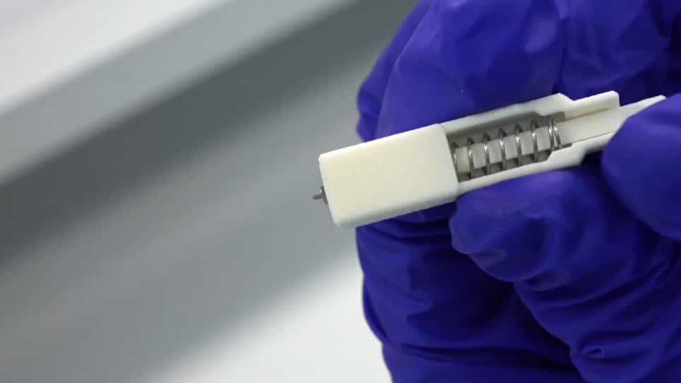 Absorbent Microbiopsy Sampling and RNA Extraction for Minimally Invasive, Simultaneous Blood and Skin Analysis