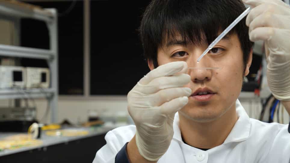 A Silicon-tipped Fiber-optic Sensing Platform with High Resolution and Fast Response