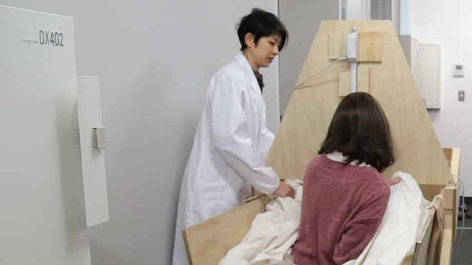 Observing the Transformation of Bodily Self-consciousness in the Squeeze-machine Experiment