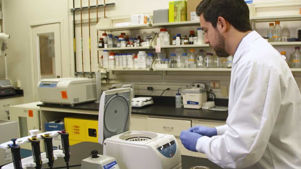 Single-Molecule Tracking Microscopy - A Tool for Determining the Diffusive States of Cytosolic Molecules