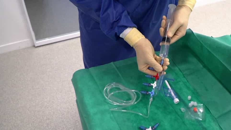 A Protocol to Set Up Needle-Free Connector with Positive Displacement on Central Venous Catheter in Intensive Care Unit