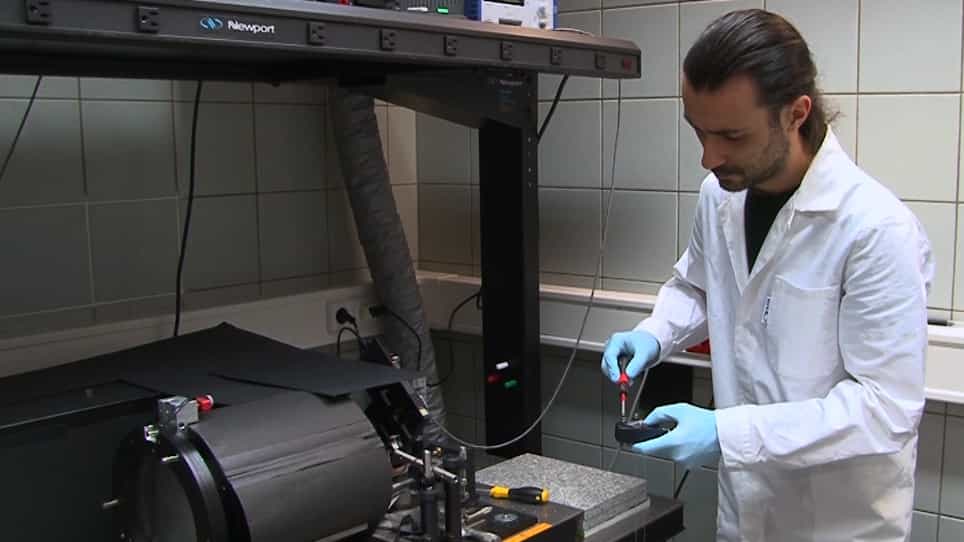High-Density DNA and RNA microarrays - Photolithographic Synthesis, Hybridization and Preparation of Large Nucleic Acid Libraries