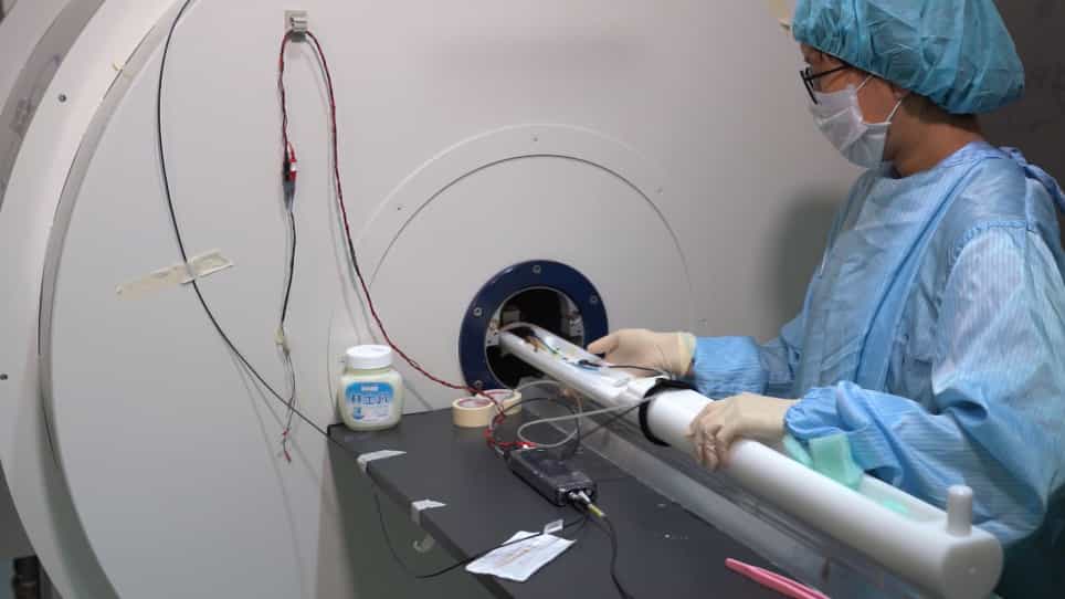 Tracking Superparamagnetic Iron Oxide-labeled Mesenchymal Stem Cells using MRI after Intranasal Delivery in a Traumatic Brain Injury Murine Model