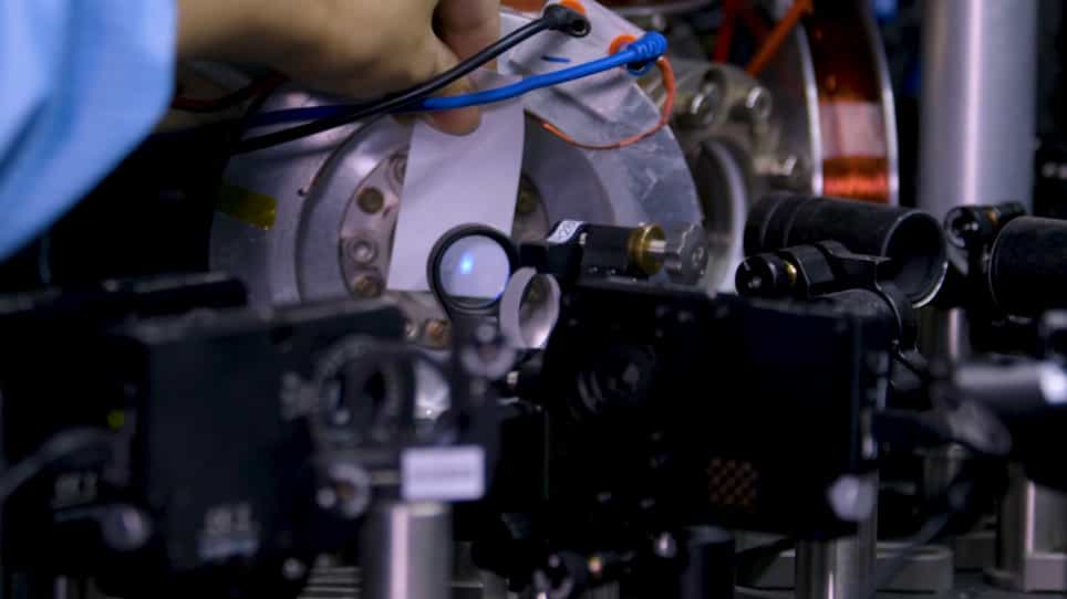 In Situ Measurement of Vacuum Window Birefringence using 25Mg+ Fluorescence