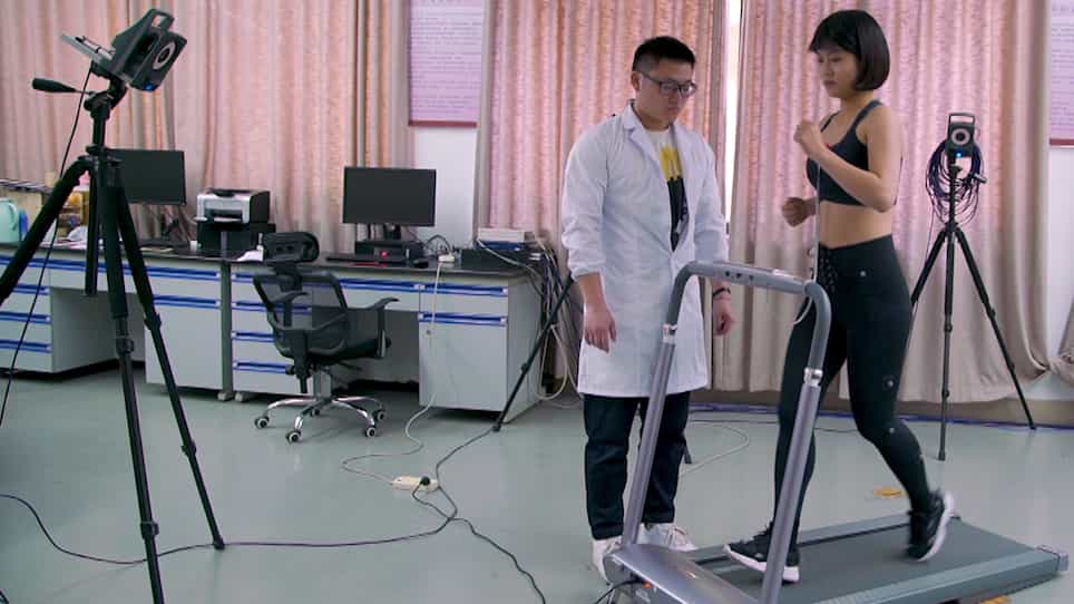 Comparative Analysis of Lower Limb Kinematics between the Initial and Terminal Phase of 5km Treadmill Running