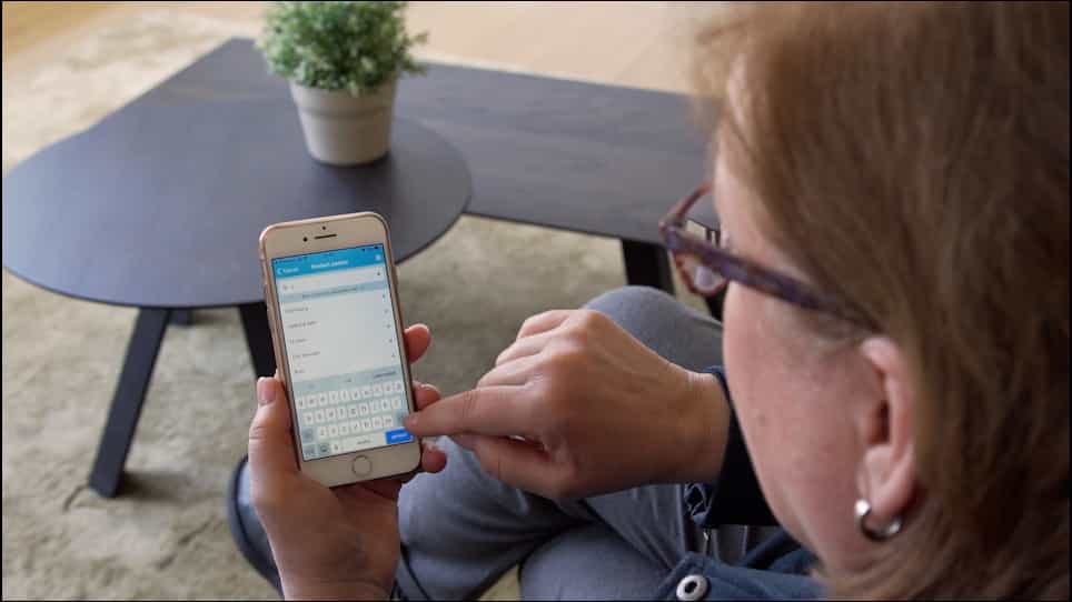 Iterative Development of an Innovative Smartphone-Based Dietary Assessment Tool: Traqq