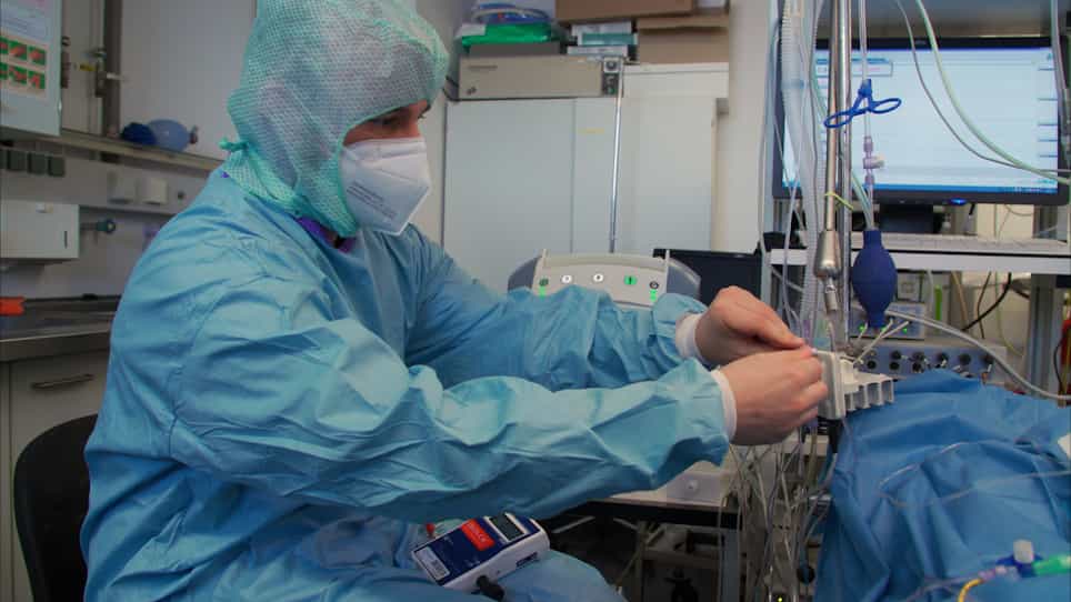 Surfactant Depletion Combined with Injurious Ventilation Results in a Reproducible Model of the Acute Respiratory Distress Syndrome ARDS