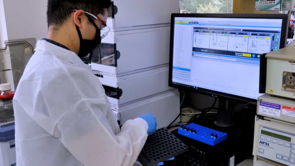 Liquid Chromatography Coupled to Refractive Index or Mass Spectrometric Detection for Metabolite Profiling in Lysate-based Cell-free Systems