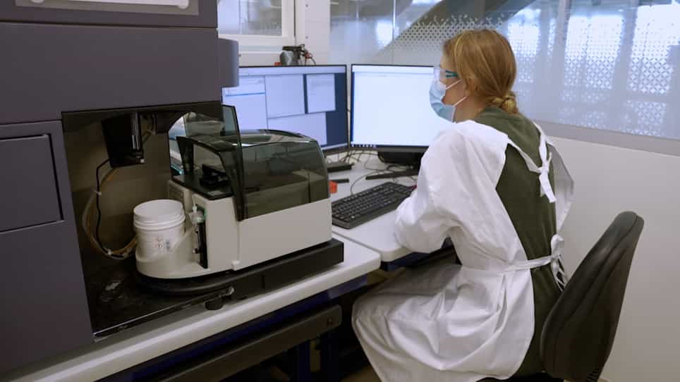 Experimental Quantification of Interactions Between Drug Delivery Systems and Cells In Vitro: A Guide for Preclinical Nanomedicine Evaluation