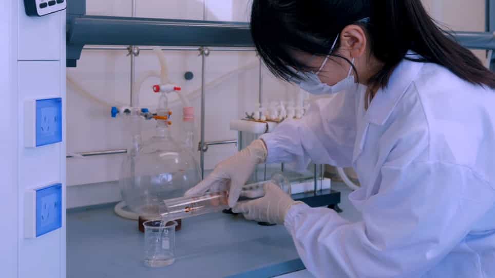 Constructing Cyclic Peptides Using an On-Tether Sulfonium Center