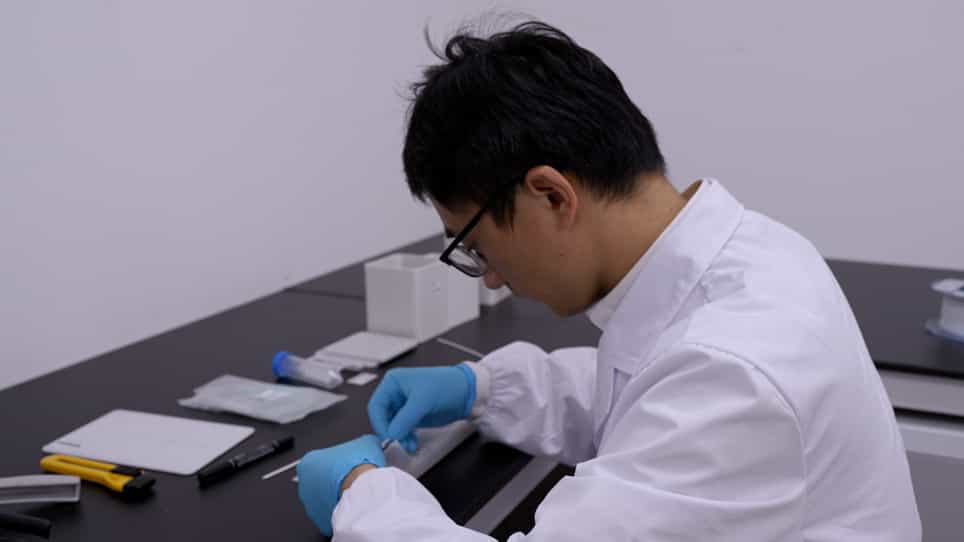 Dissolved Solute Sampling Across an Oxic-Anoxic Soil-Water Interface Using Microdialysis Profilers