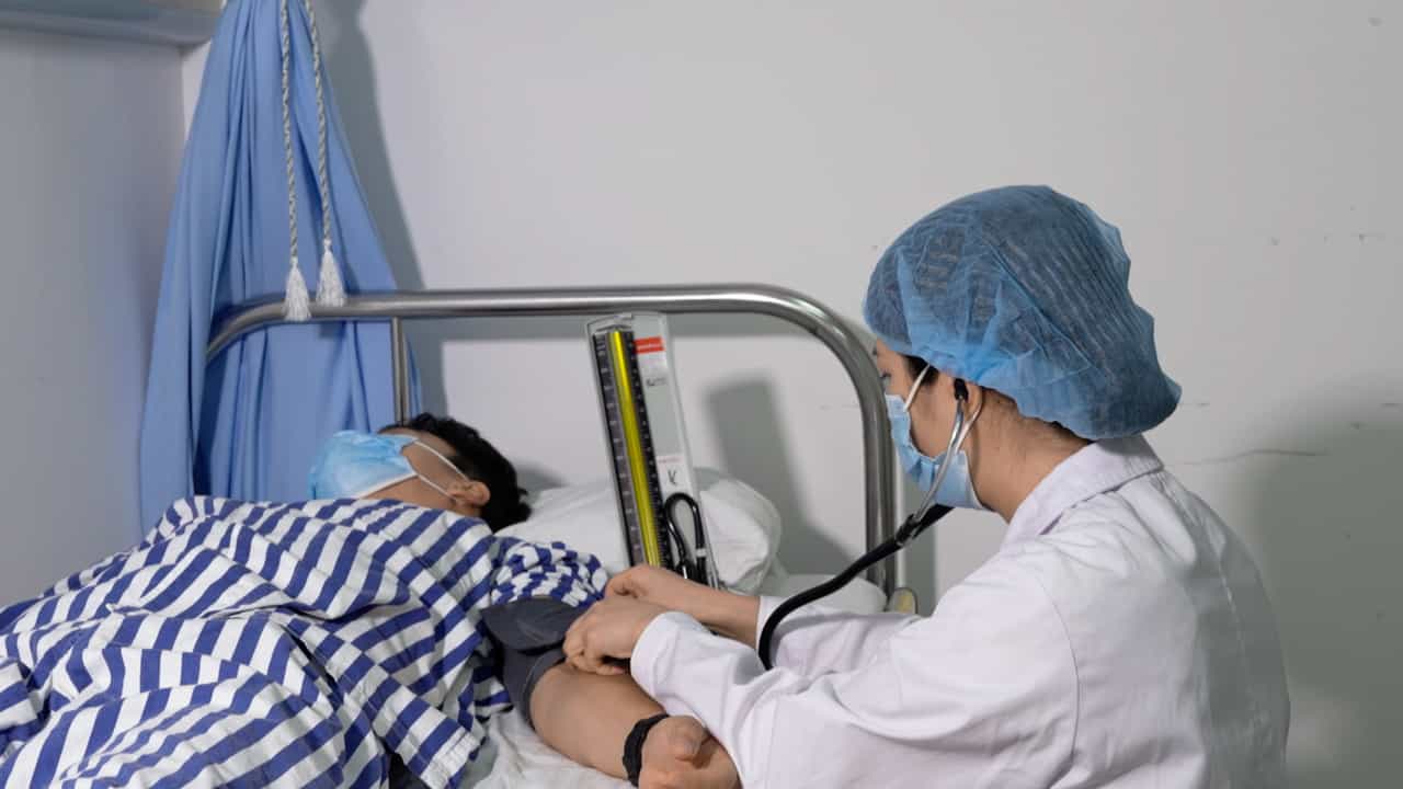A Preliminary Study on Warm Acupuncture and Moxibustion for Treating Chronic Obstructive Pulmonary Disease with Abdominal Distension