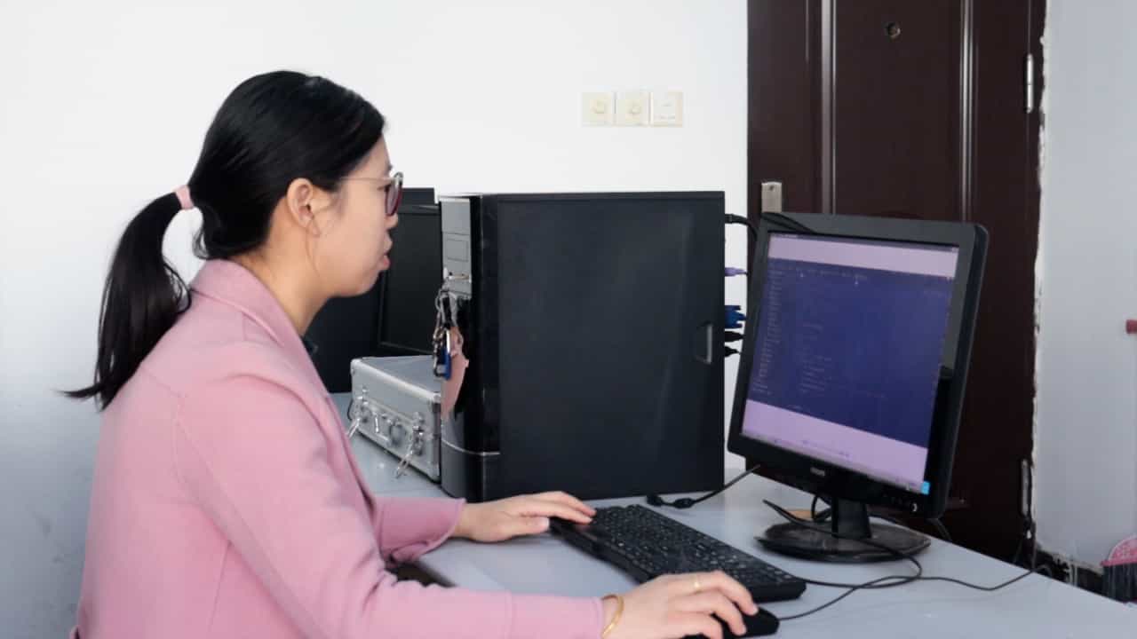 End-To-End Deep Neural Network for Salient Object Detection in Complex Environments
