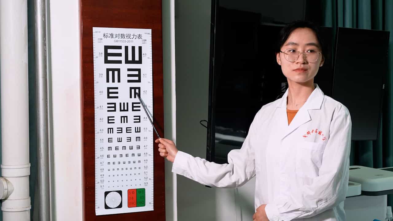 Press Needle: A Traditional Chinese Medicine Therapy for Myopia Patients with Dry Eye