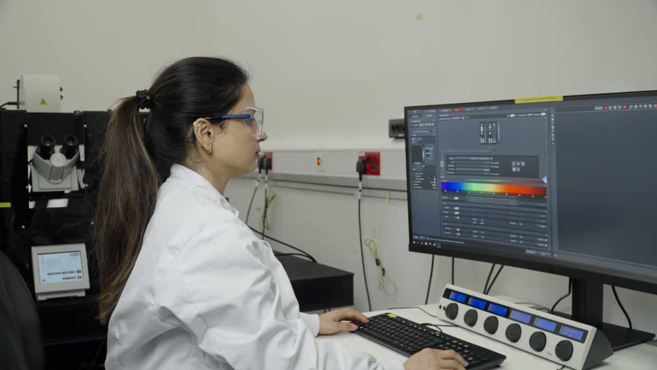 Correlative Optical Spectroscopy and Mass Spectrometry Imaging Methodology to Visualise Drug Distribution in a Soft Tissue Section