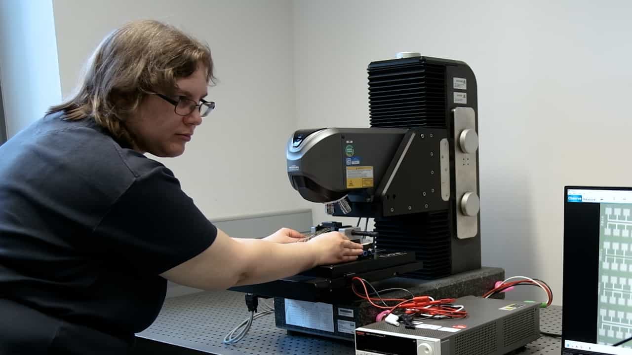 Using Laser Scanning Microscopy to Determine Electromigration in Molybdenum Disilicide