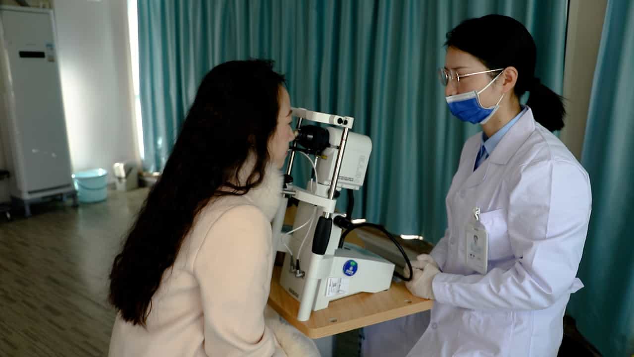 In Vivo Confocal Microscopy in the Diagnosis and Management of Dry Eye: A Focus on Imaging Protocols and Interpretation