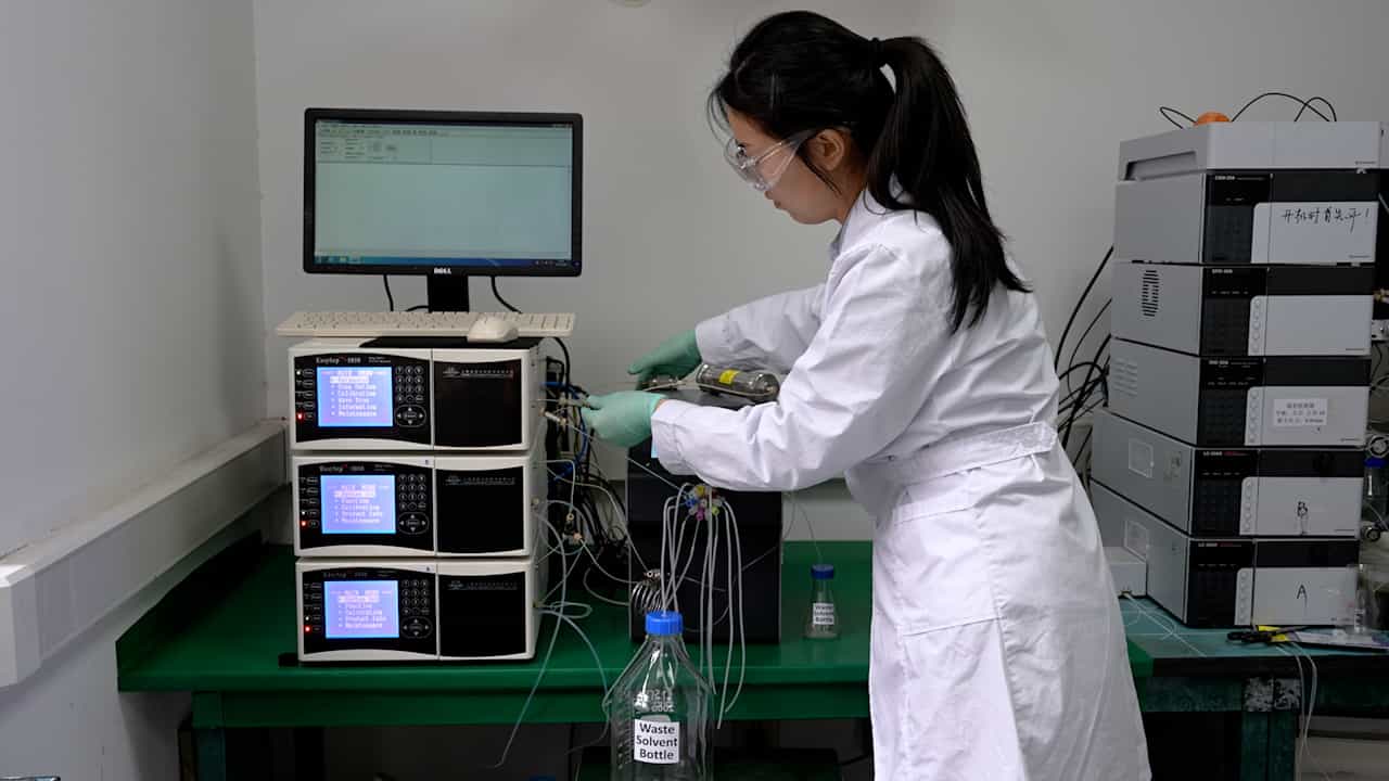Automated HPLC Separation Using LC-Mate: An Integrated Repetitive Autosampler and Fraction Collector for Microscale Purification