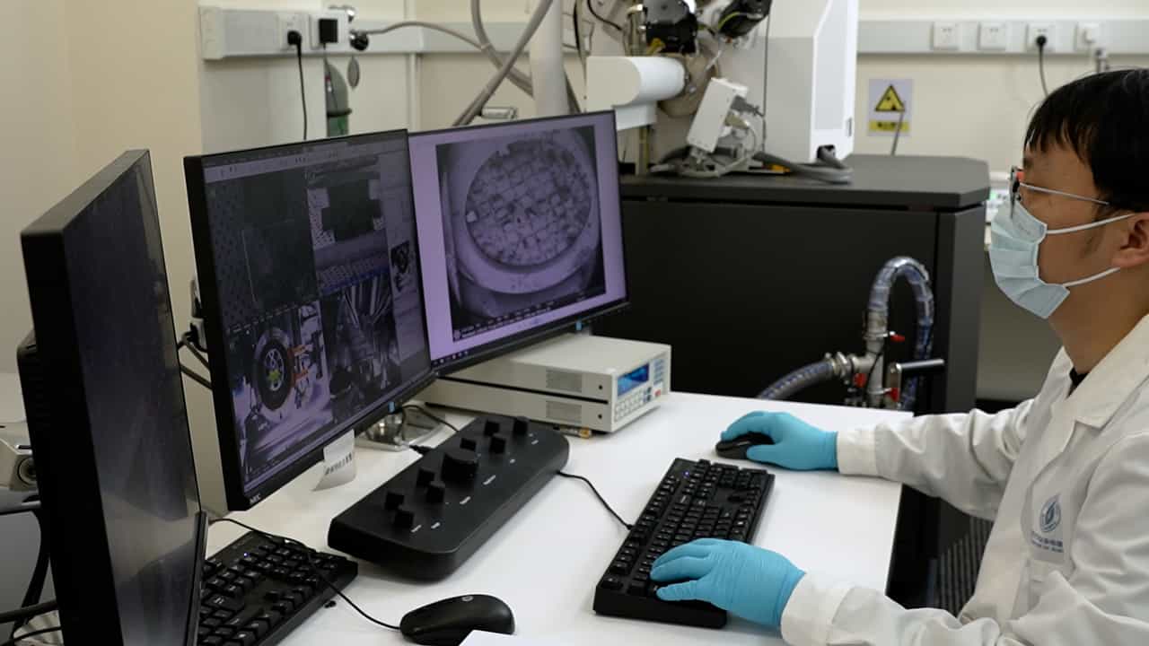 Cryo-Electron Tomography Workflow for Thick Tissues Demonstrated in Mouse Hippocampus