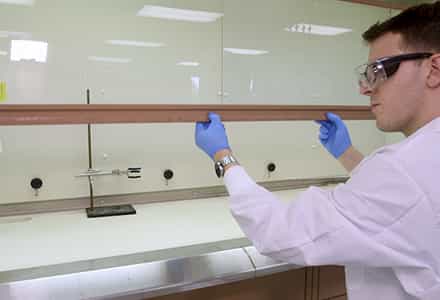 Fume Hoods and Laminar Flow Cabinets: Principle and Operation