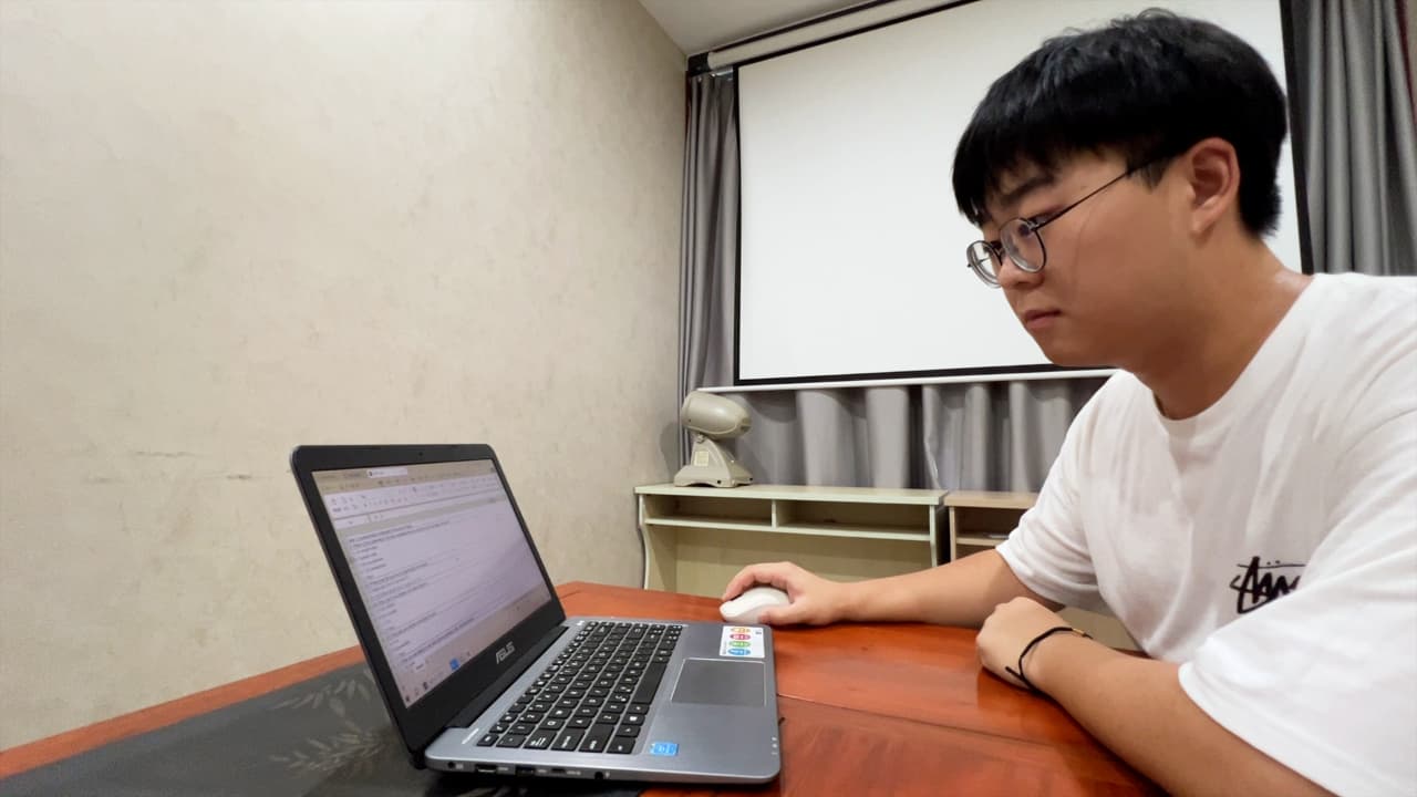 Questionnaire Survey and User Requirement Analysis for Designing Innovative Cell Wounding Tools