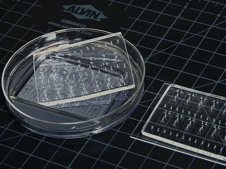 Picoinjection of Microfluidic Drops Without Metal Electrodes