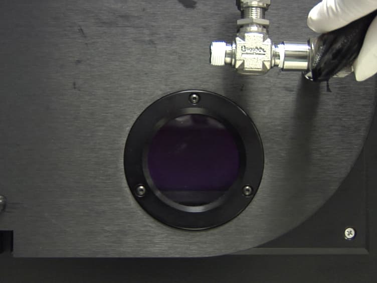 Sealable Femtoliter Chamber Arrays for Cell-free Biology