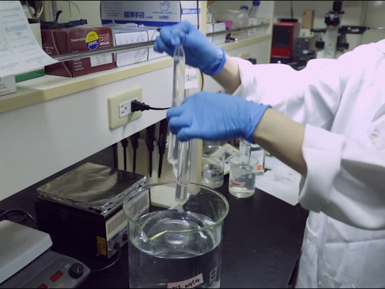 Gradient Strain Chip for Stimulating Cellular Behaviors in Cell-laden Hydrogel