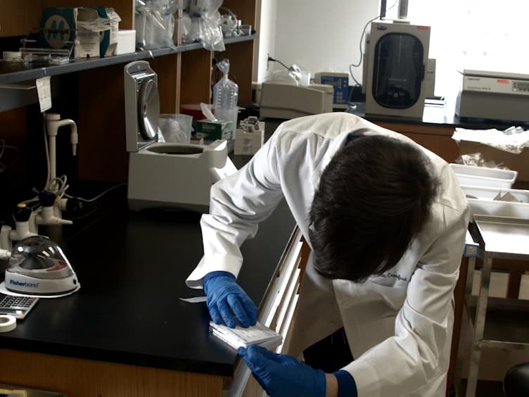 Targeting Biofilm Associated <em>Staphylococcus aureus</em> Using Resazurin Based Drug-susceptibility Assay