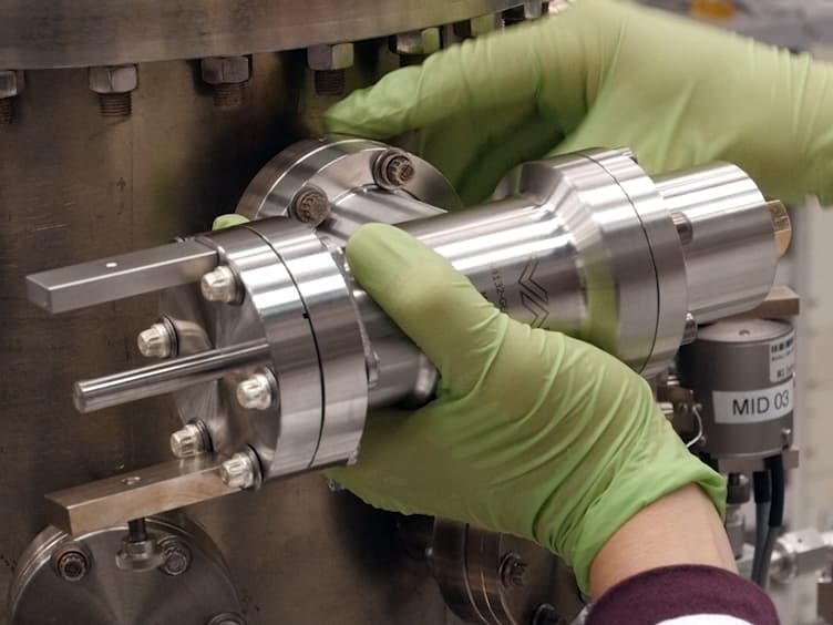 How to Build a Vacuum Spring-transport Package for Spinning Rotor Gauges